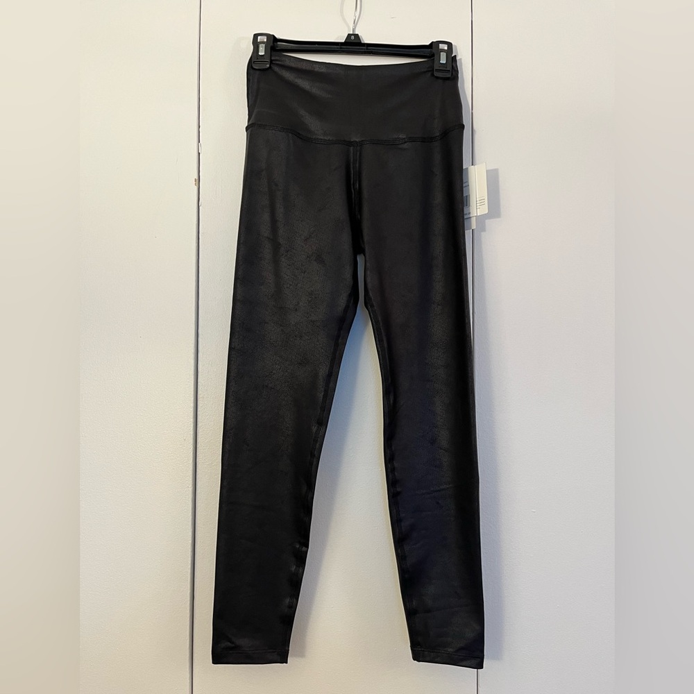 Beyond Yoga leggings - black, semi-shiny, size M Medium New NWT